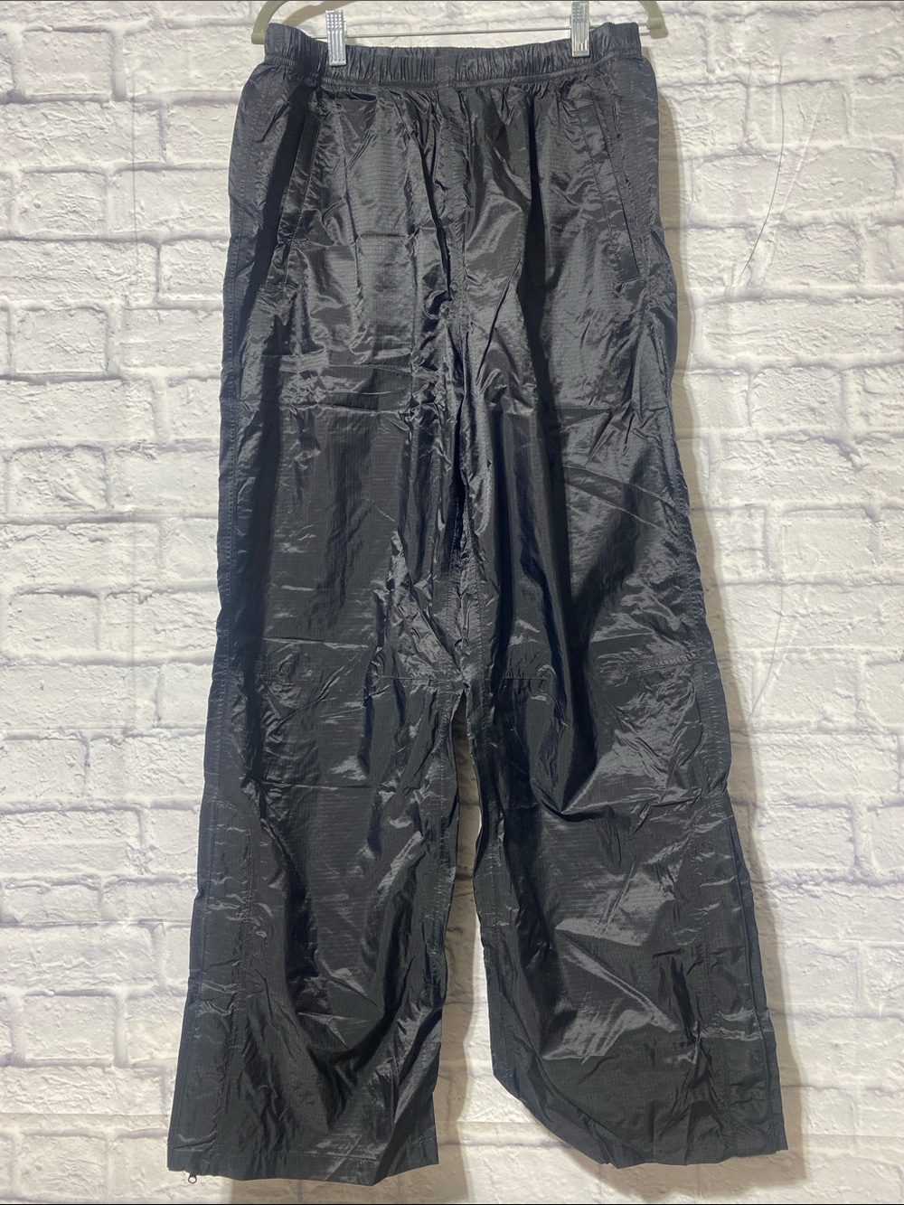 Hi-Tec Black Shorts with White Patterned Lining and Neon Yellow Drawcord